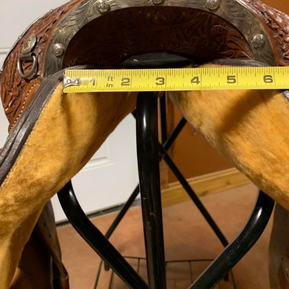 Circle Y light color Show Saddle with breast collar and bridle - Picture 4 of 4